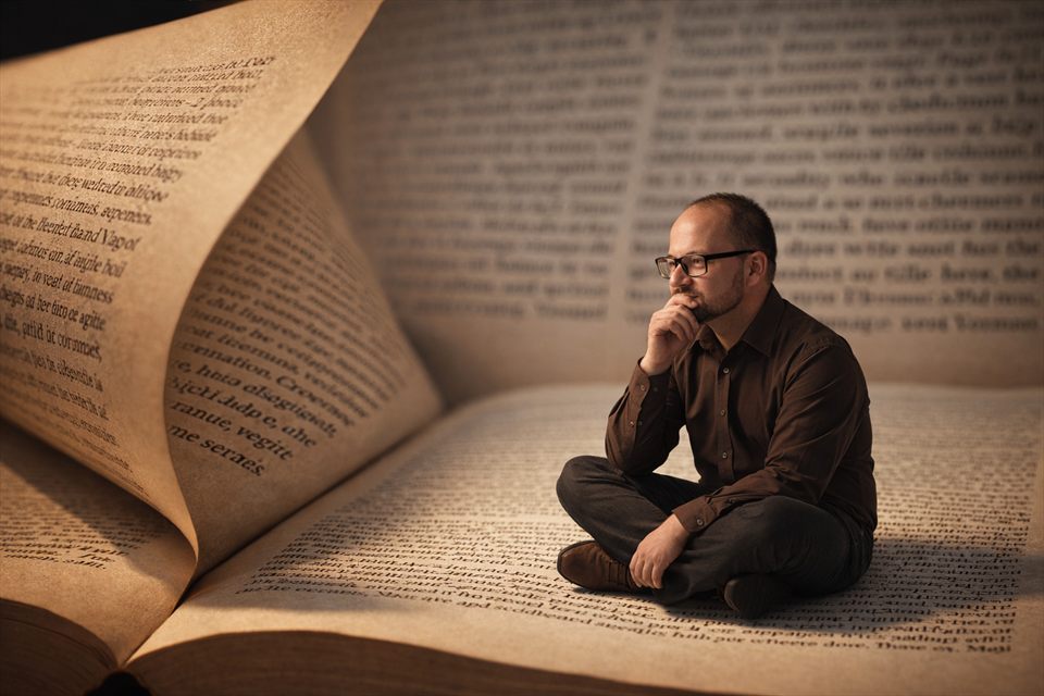 John Rivav escribiendo como autor